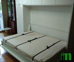 Шкаф - кровать с горизонтальным подъемным механизмом